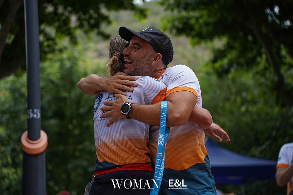 Abrazo en la meta