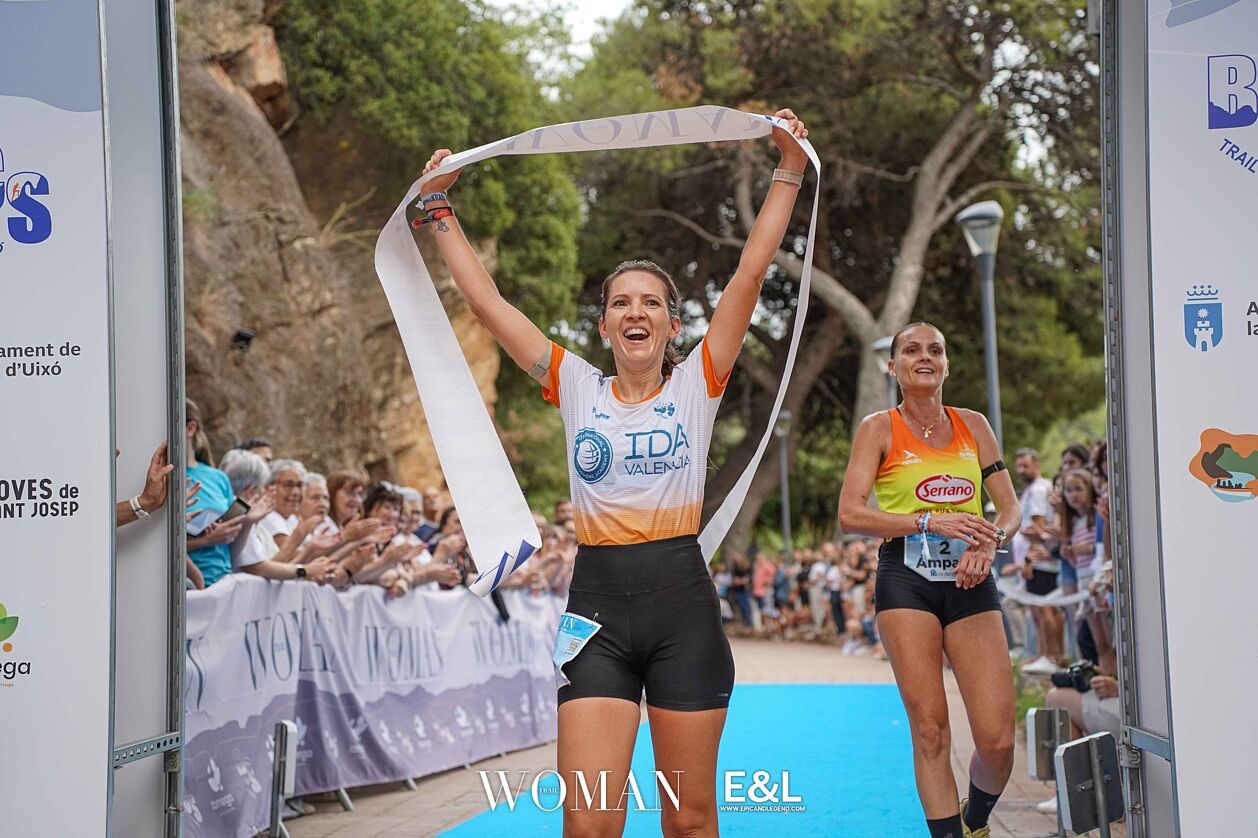 Tamara Mondragon, primera clasificada del BCS Trail d'Uixó, en la meta
